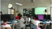 小学安全教育课《当公交车突发伤害事件自护方法》黄老师（全国小学专题教育主题教育安全教育优秀教学视频汇总）